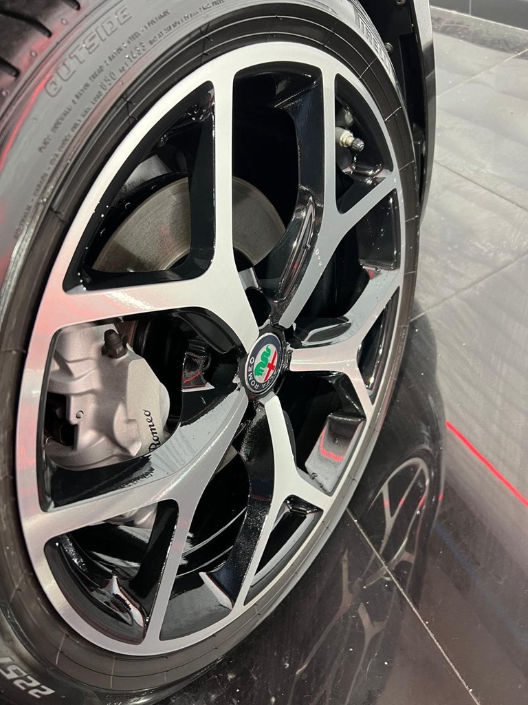 Foto 10 ALFA ROMEO GIULIA 2.2 Q4 210CV VELOCE AT