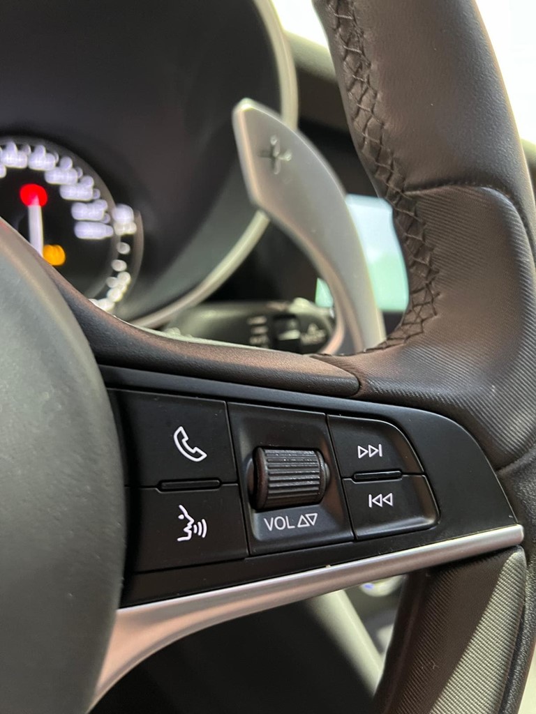 Foto 15 ALFA ROMEO GIULIA 2.2 Q4 210CV VELOCE AT