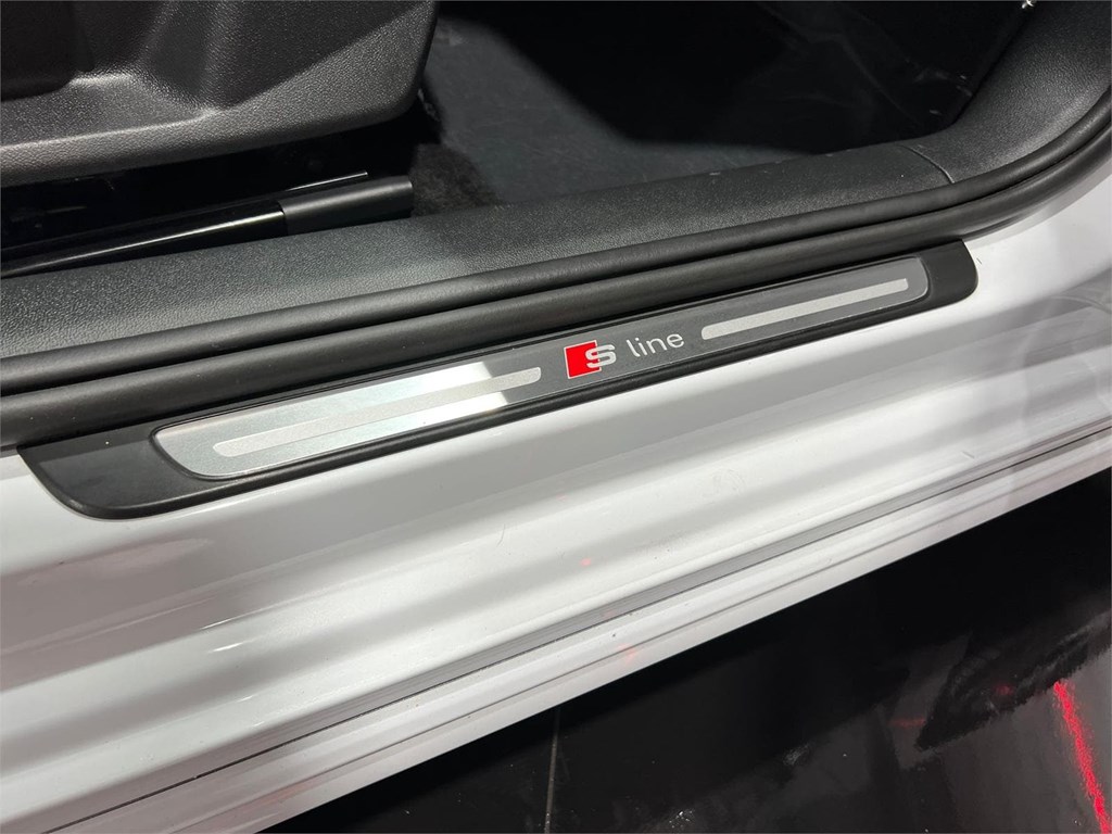 Foto 12 AUDI A1 SPORTBACK ADRENALINE 30TFSI S-TRONIC