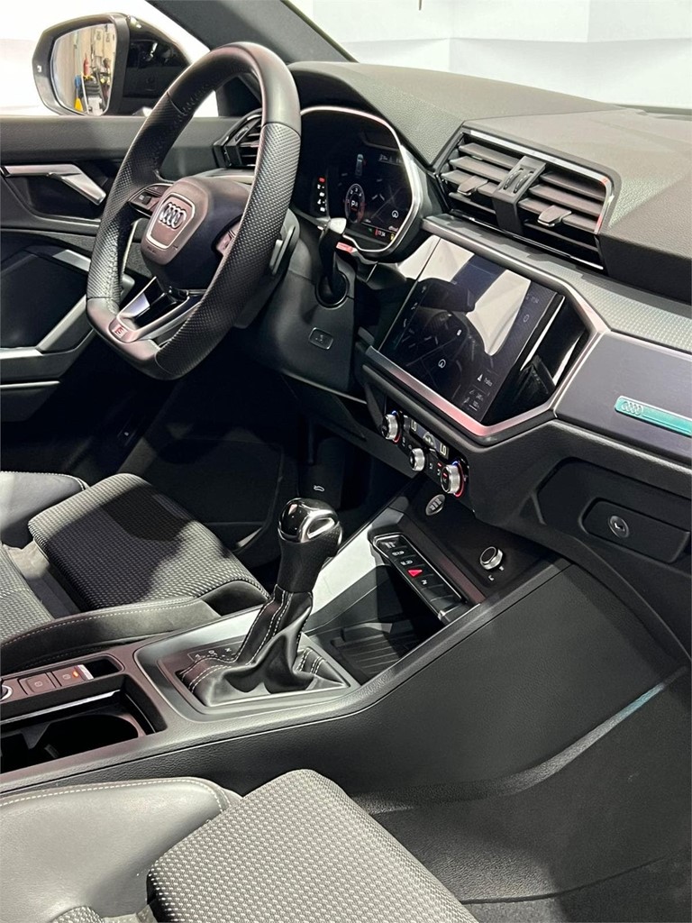 Foto 16 AUDI Q3 BLACK LINE EDITION 35 TDI  S-TRONIC 