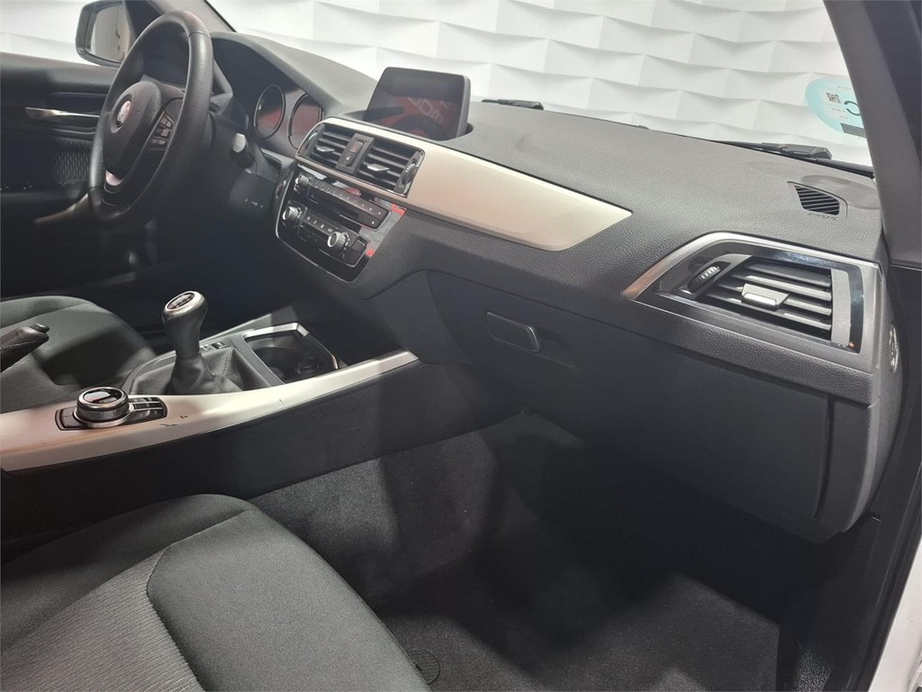 Foto 8 BMW SERIE1 116d 1.5 115CV