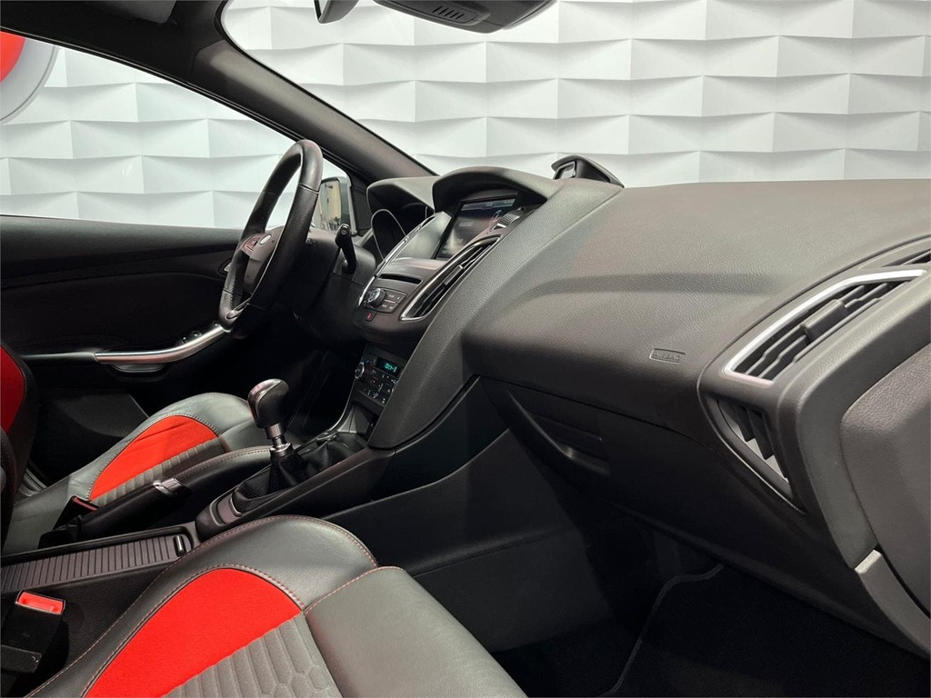 Foto 14 FORD FOCUS 2.0 EcoBoost ST 250cv