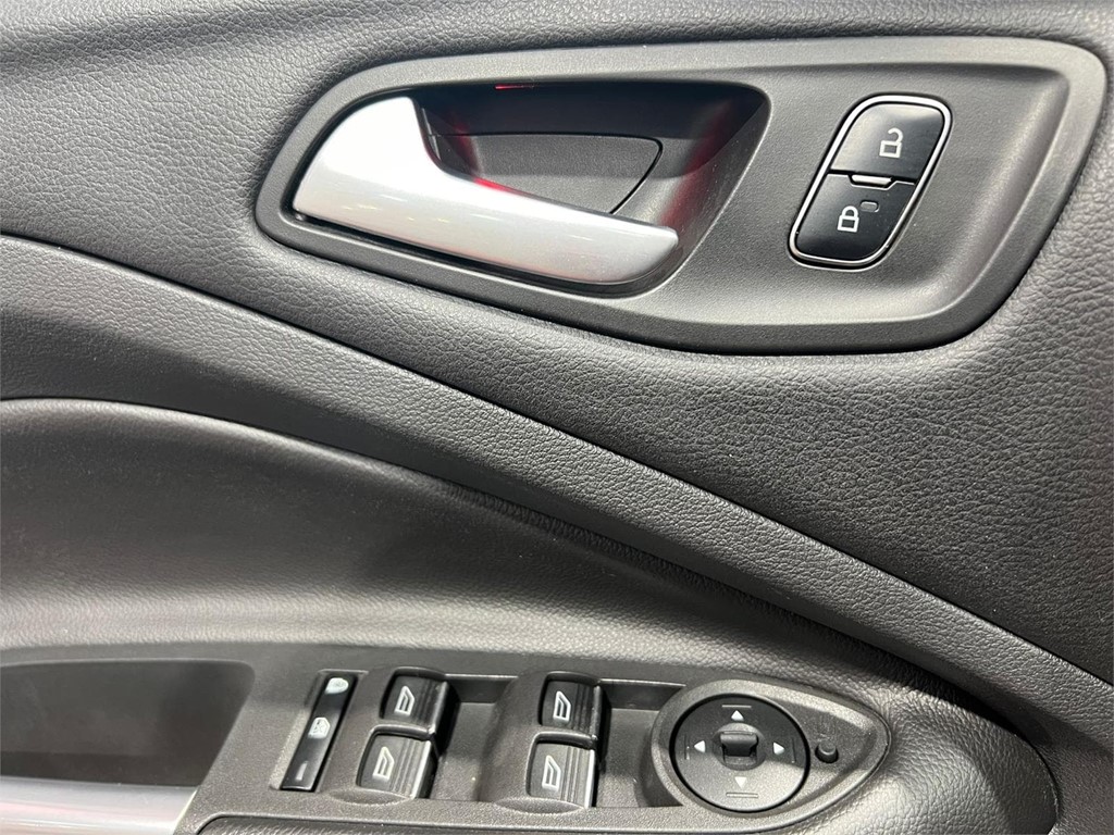 Foto 27 FORD KUGA 2.0 TDCI 4X2 ASS ST-LINE 150CV