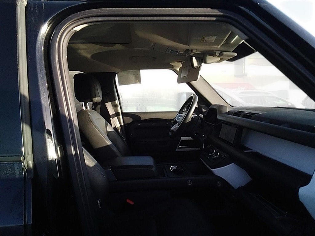 Foto 3 LAND ROVER DEFENDER  D240 SD4 HSE 110 Auto 4WD 7 PLAZAS