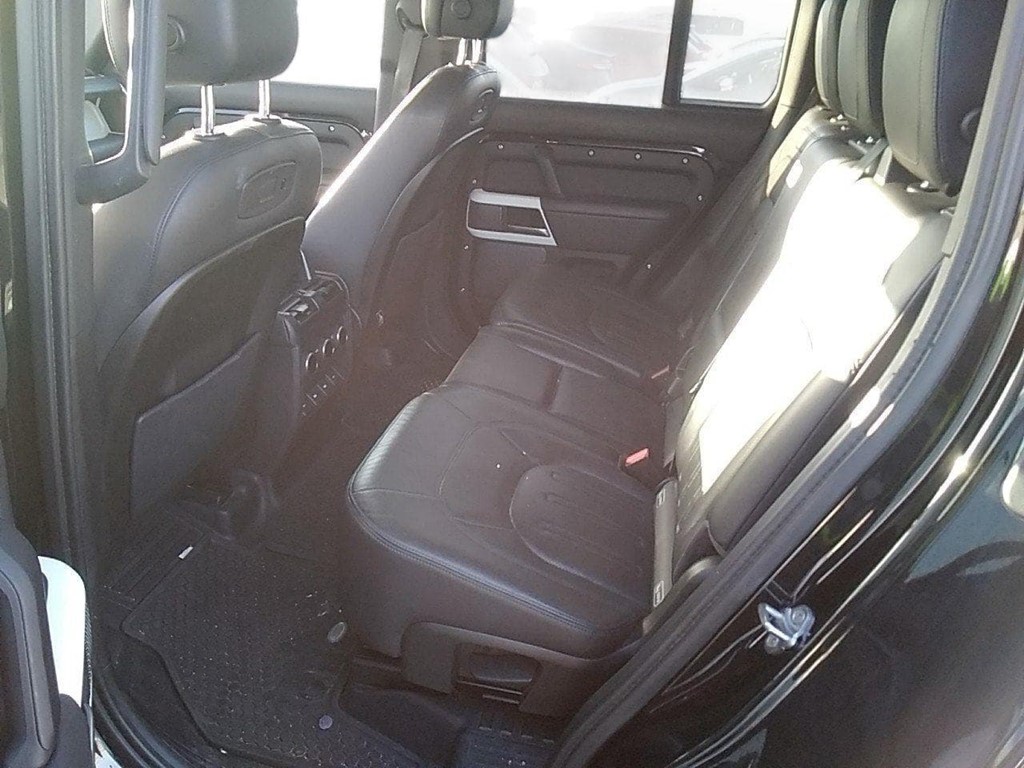 Foto 4 LAND ROVER DEFENDER  D240 SD4 HSE 110 Auto 4WD 7 PLAZAS
