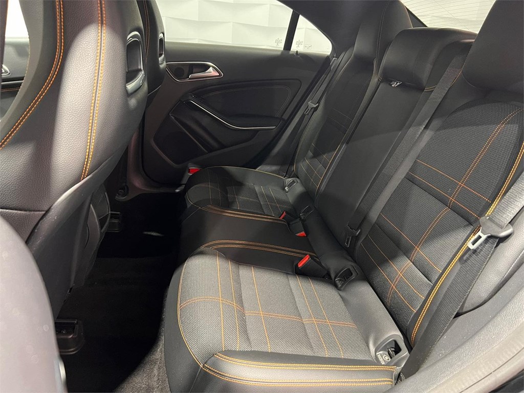 Foto 4 MERCEDES BENZ CLA 220 DI 170CV