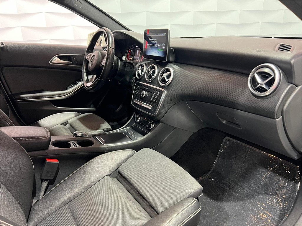 Foto 9 MERCEDES BENZ CLASE A 200d AMG