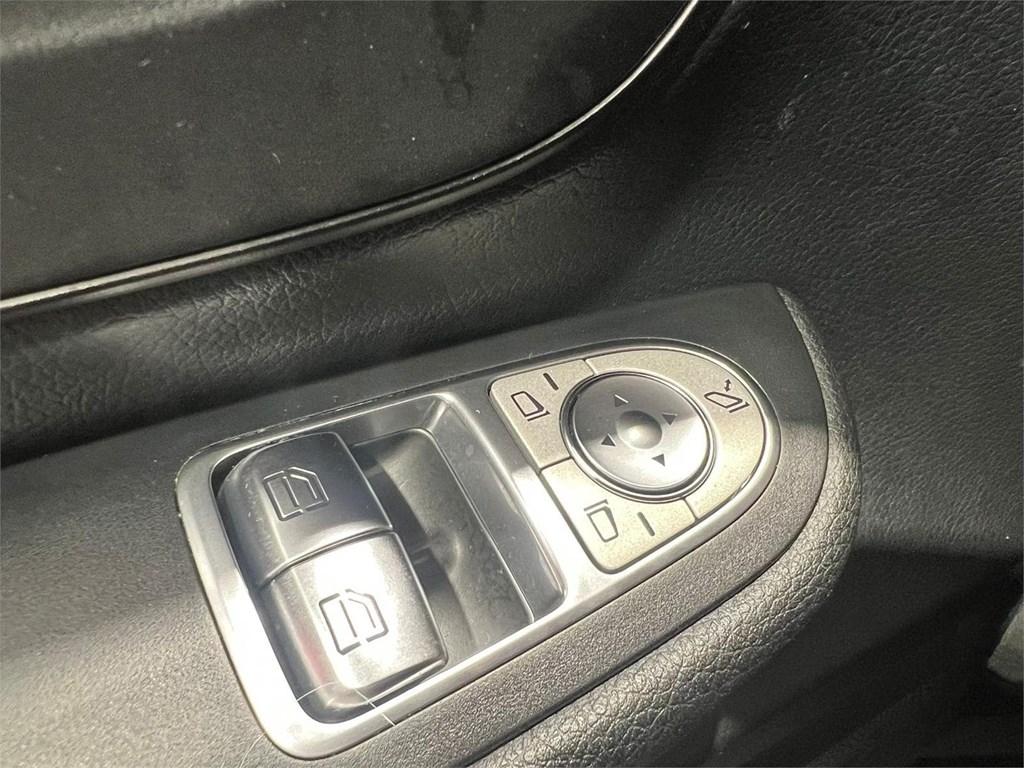 Foto 12 MERCEDES BENZ CLASE V 220D LARGA