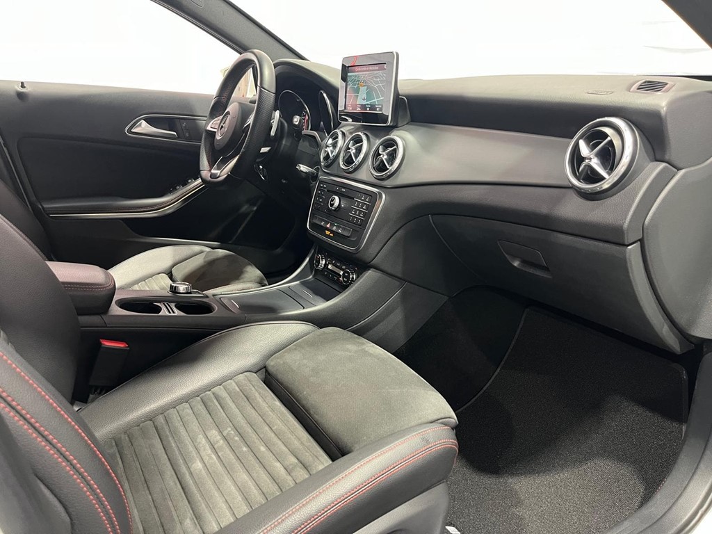 Foto 11 MERCEDES BENZ GLA 220D AMG LINE