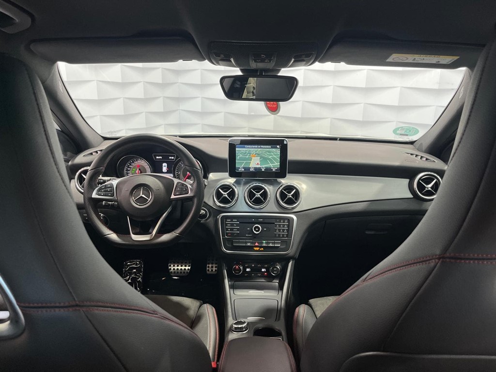 Foto 8 MERCEDES BENZ GLA 220D AMG LINE