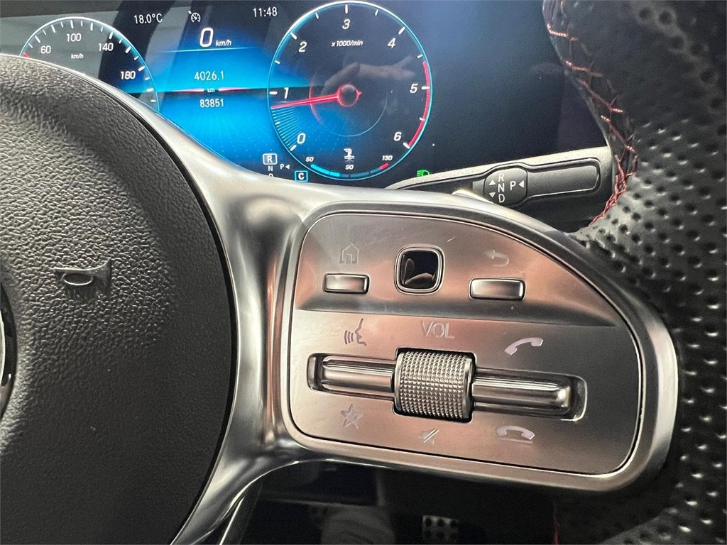 Foto 10 MERCEDES GLA 200d AMG LINE 