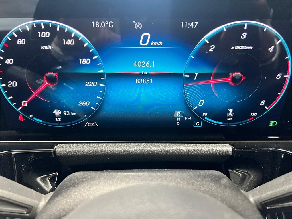 Foto 12 MERCEDES GLA 200d AMG LINE 