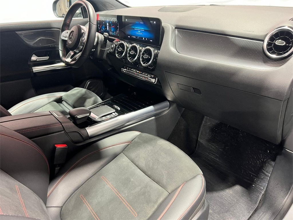 Foto 7 MERCEDES GLA 200d AMG LINE 