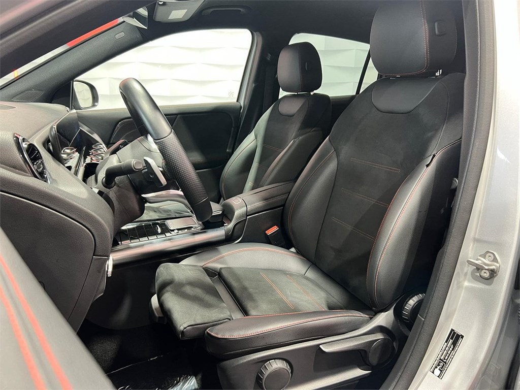 Foto 8 MERCEDES GLA 200d AMG LINE 