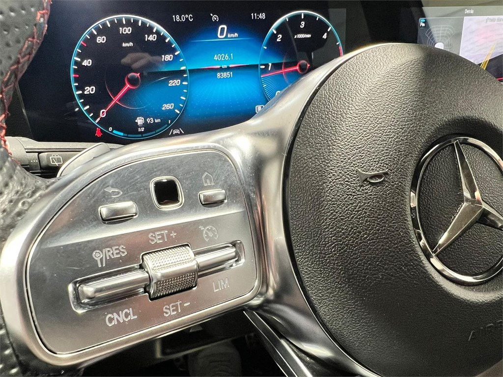 Foto 9 MERCEDES GLA 200d AMG LINE 