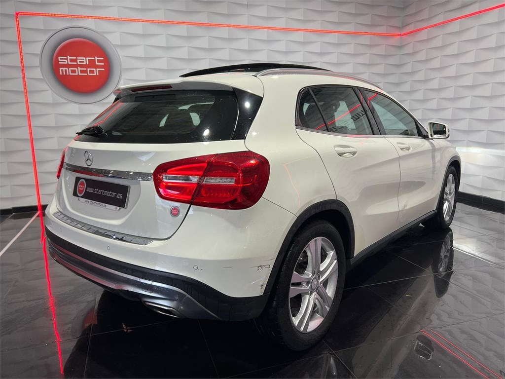 Foto 2 MERCEDES GLA 200d URBAN 7G-DCT 136CV