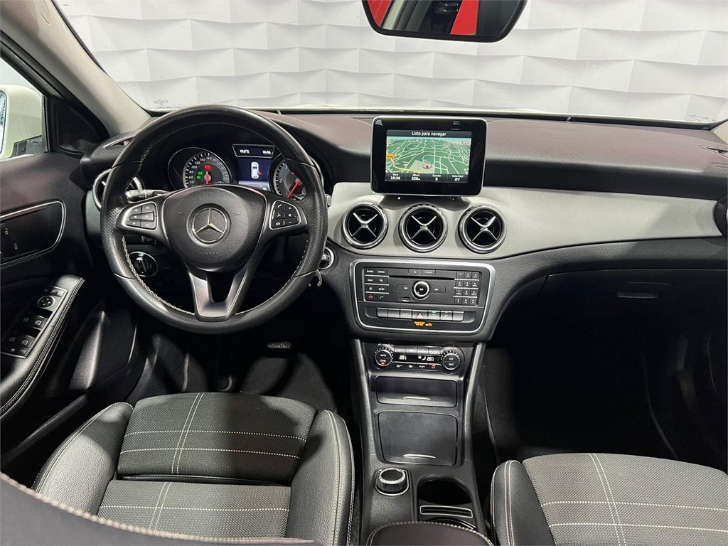 Foto 7 MERCEDES GLA 200d URBAN 7G-DCT 136CV