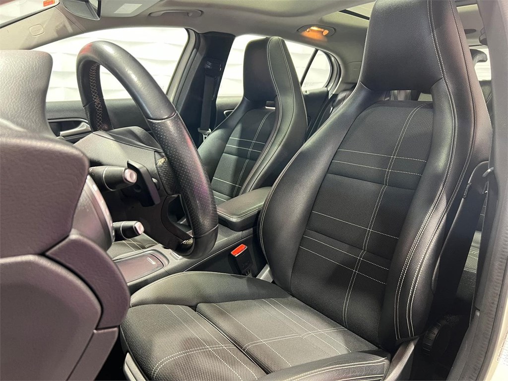 Foto 9 MERCEDES GLA 200d URBAN 7G-DCT 136CV