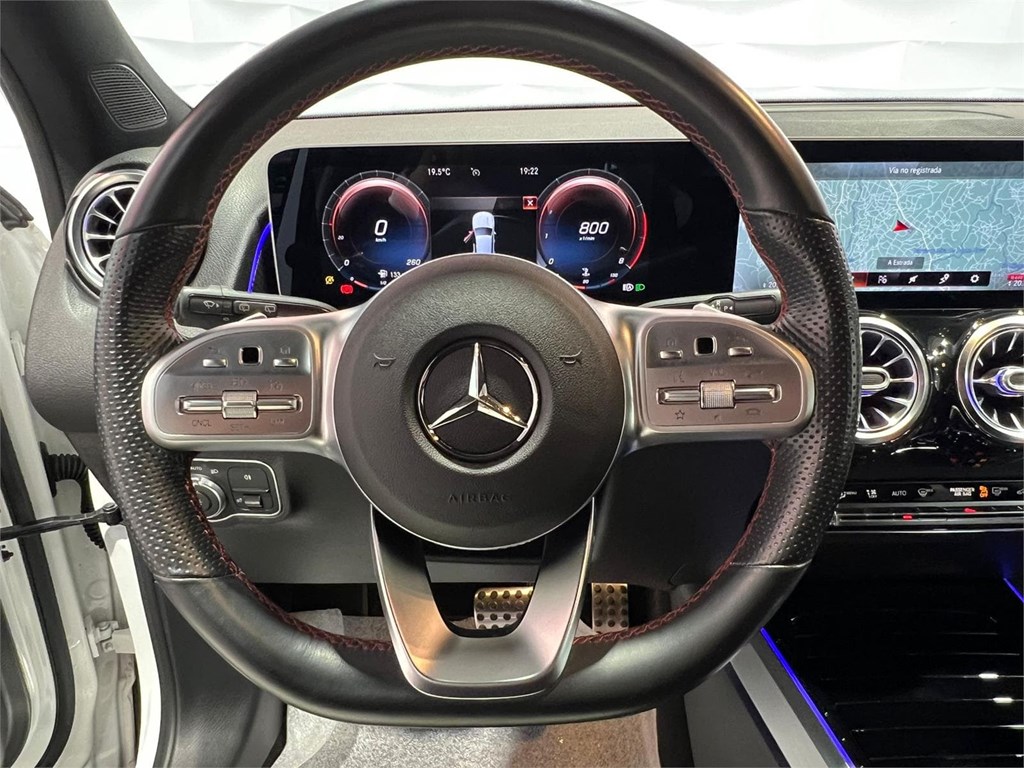 Foto 9 MERCEDES GLB 200 163CV AMG
