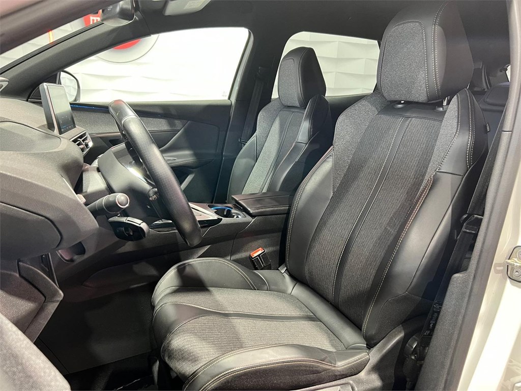 Foto 6 PEUGEOT 3008 GT LINE 2.0 150CV