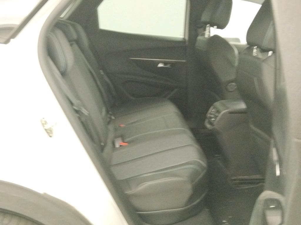 Foto 4 PEUGEOT 3008 HYBRID 225 ALLURE 1.6 PLUG-IN 225CV AT8 E6d
