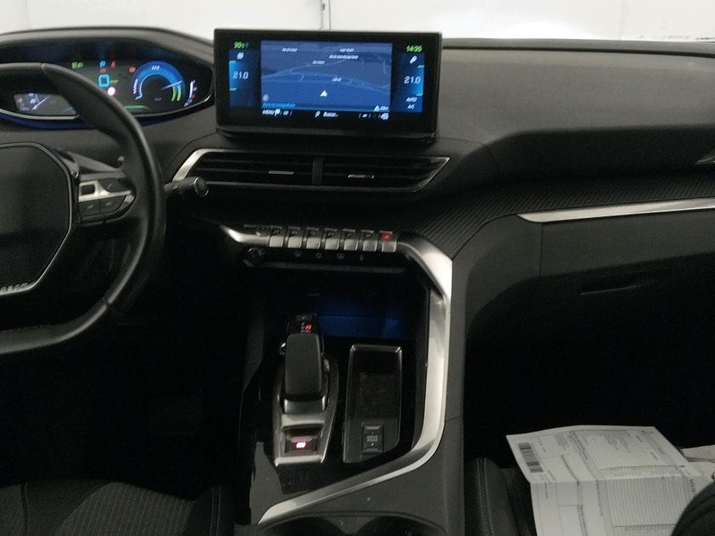 Foto 7 PEUGEOT 3008 HYBRID 225 ALLURE 1.6 PLUG-IN 225CV AT8 E6d
