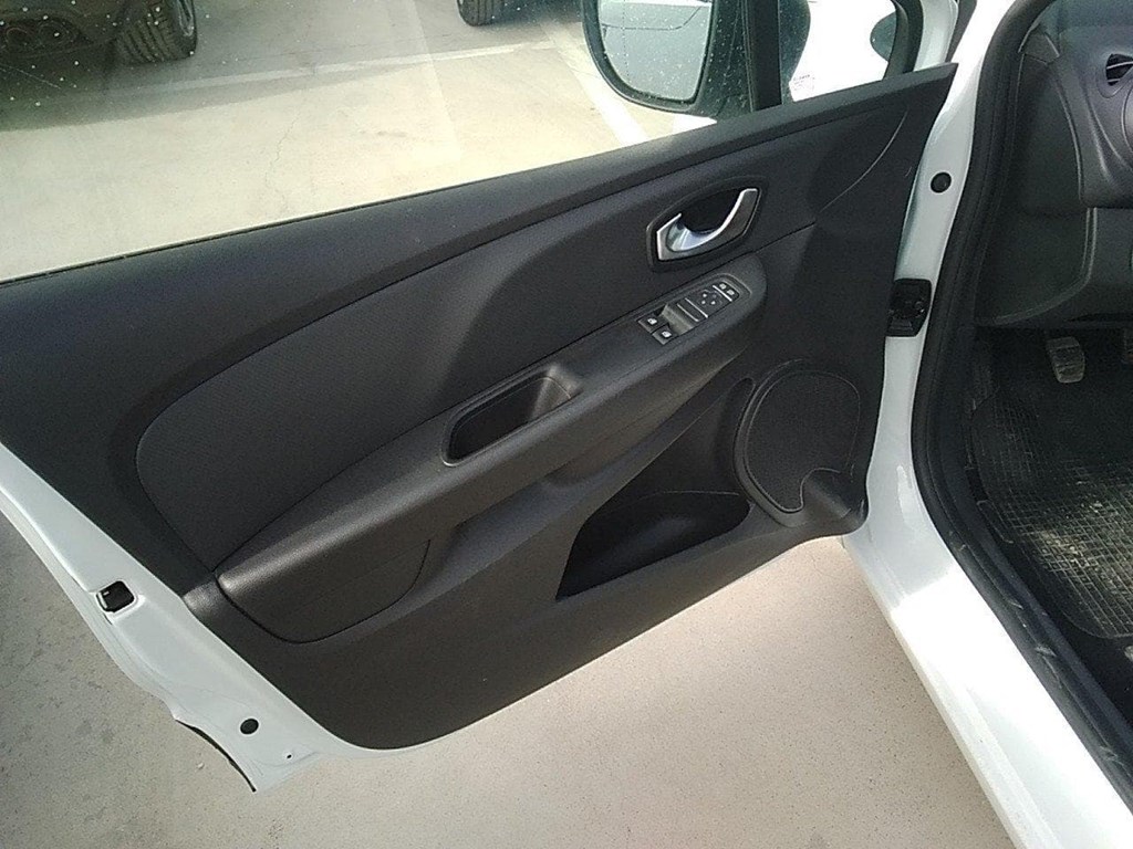 Foto 11 RENAULT CLIO BUSINESS dCi  (75CV)
