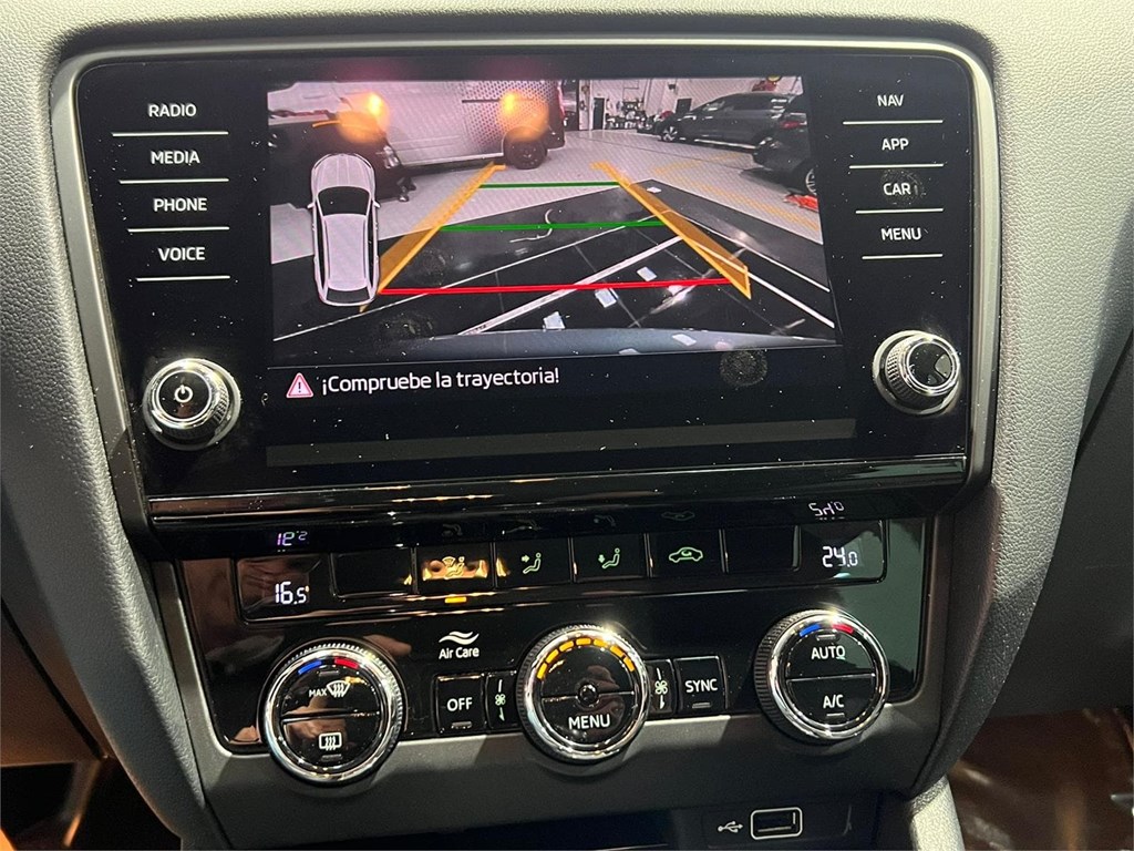 Foto 18 SKODA OCTAVIA COMBI 2.0TDI CR STYLE 150