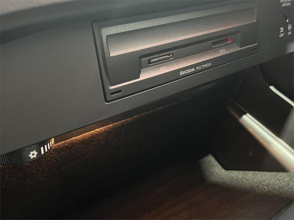 Foto 19 SKODA OCTAVIA COMBI 2.0TDI CR STYLE 150