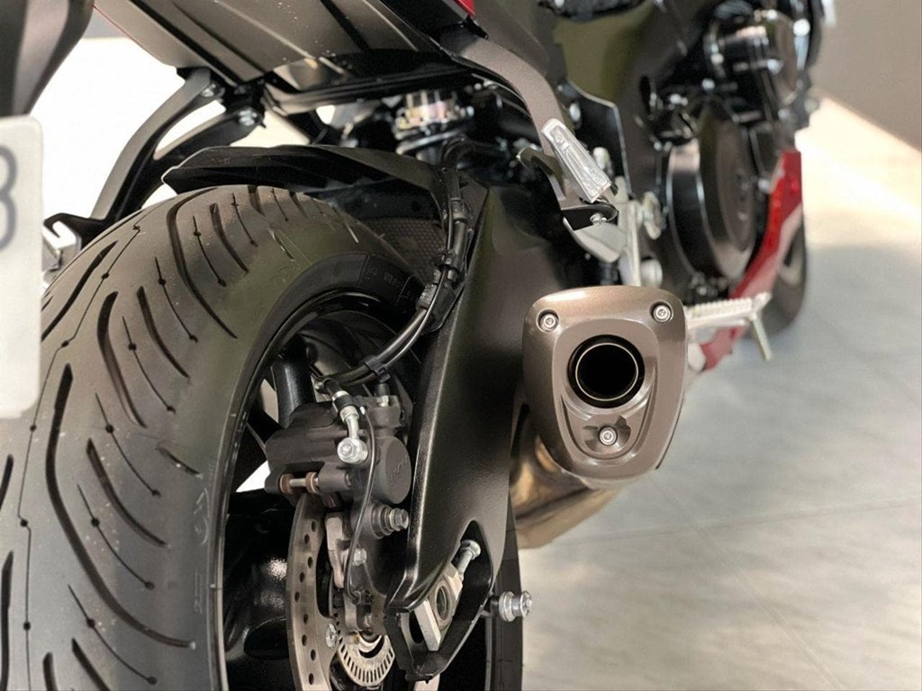 Foto 8 SUZUKI GSX-S 950