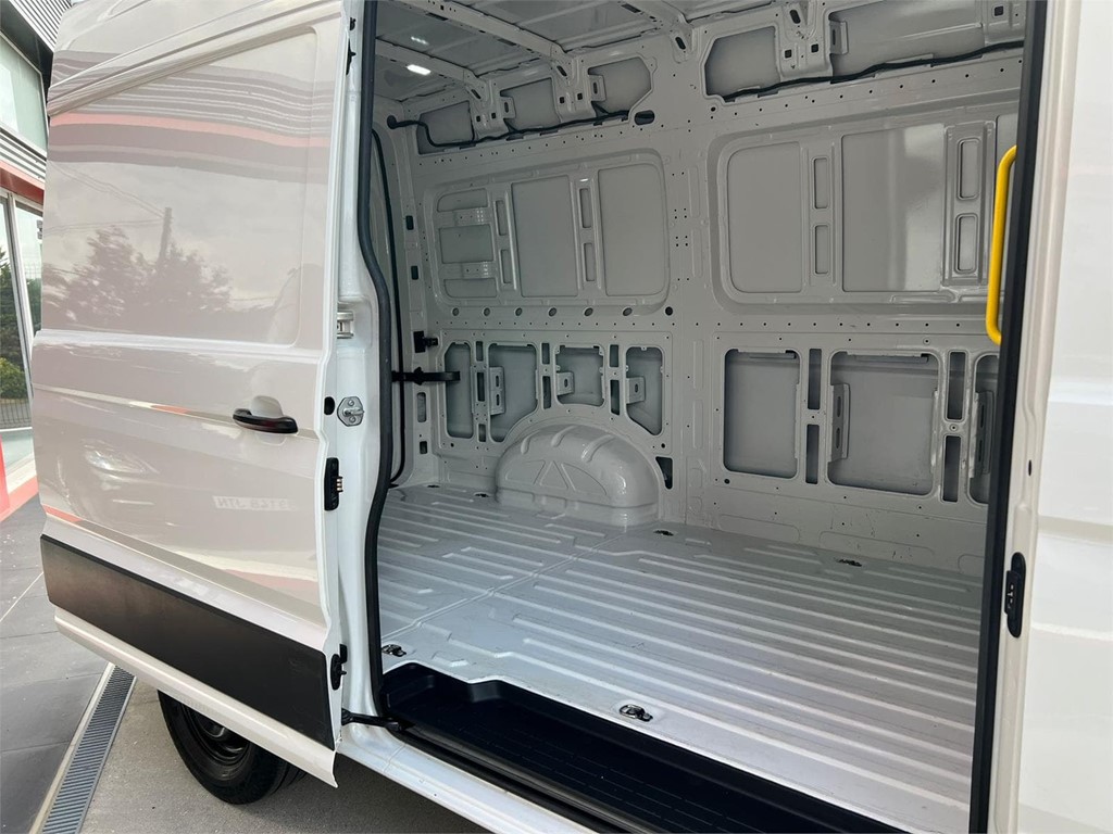 Foto 8 VOLKSWAGEN CRAFTER 4P AUTOMATICA  2.0TDI 140cv  Industrial