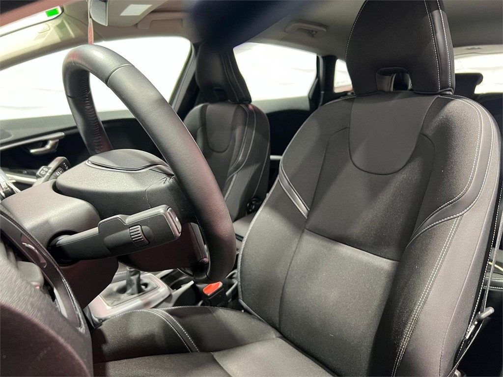 Foto 11 VOLVO V40 D2 2.0 120CV
