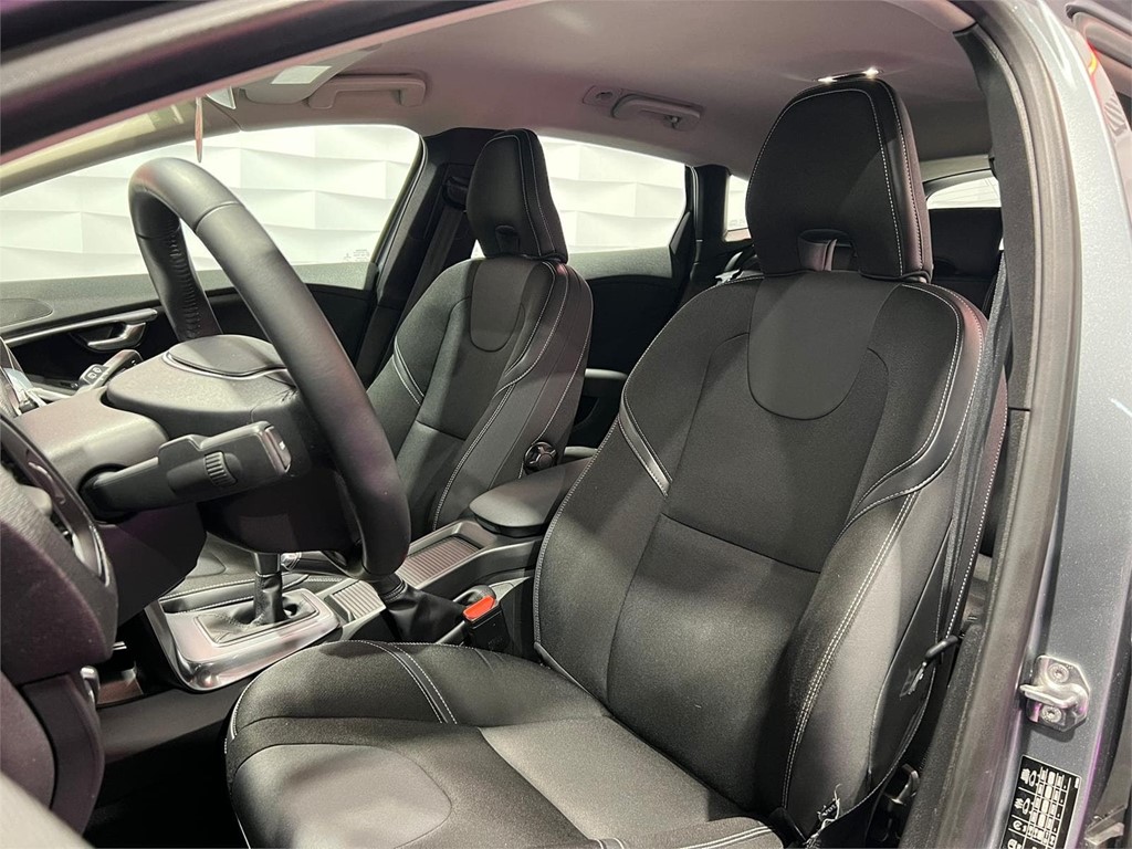 Foto 9 VOLVO V40 D2 2.0 120CV