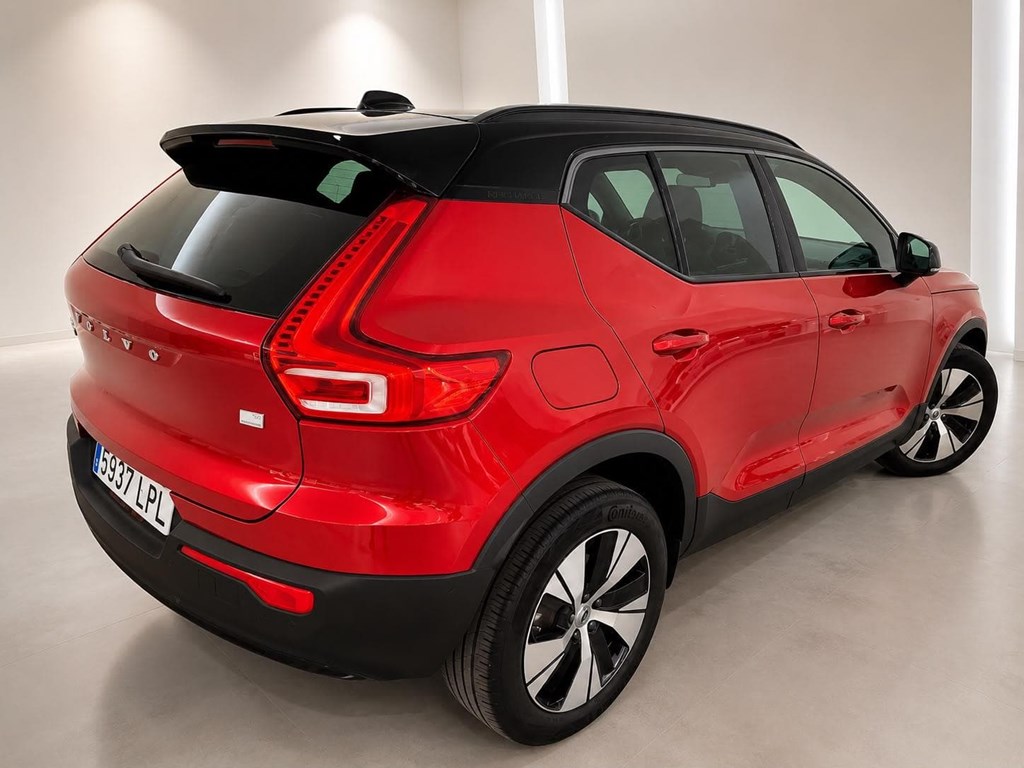 Foto 2 VOLVO XC40 1.5 T4 TWIN RECHARGE R-DESIGN EXP AUTO