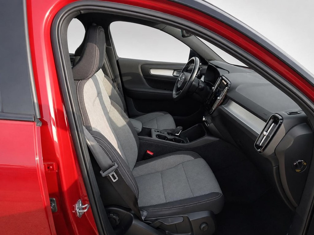 Foto 4 VOLVO XC40 1.5 T4 TWIN RECHARGE R-DESIGN EXP AUTO