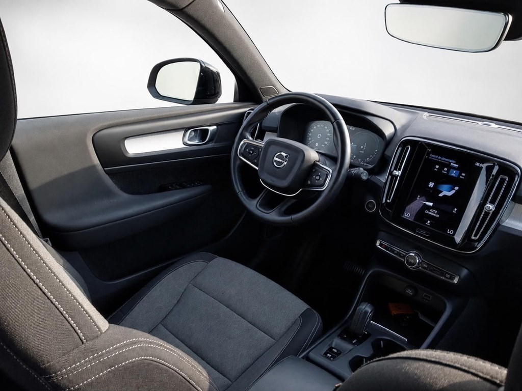 Foto 5 VOLVO XC40 1.5 T4 TWIN RECHARGE R-DESIGN EXP AUTO