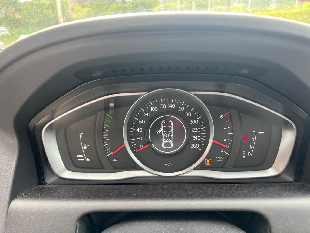 Foto 10 VOLVO XC60 2.0 D4 MOMENTUM