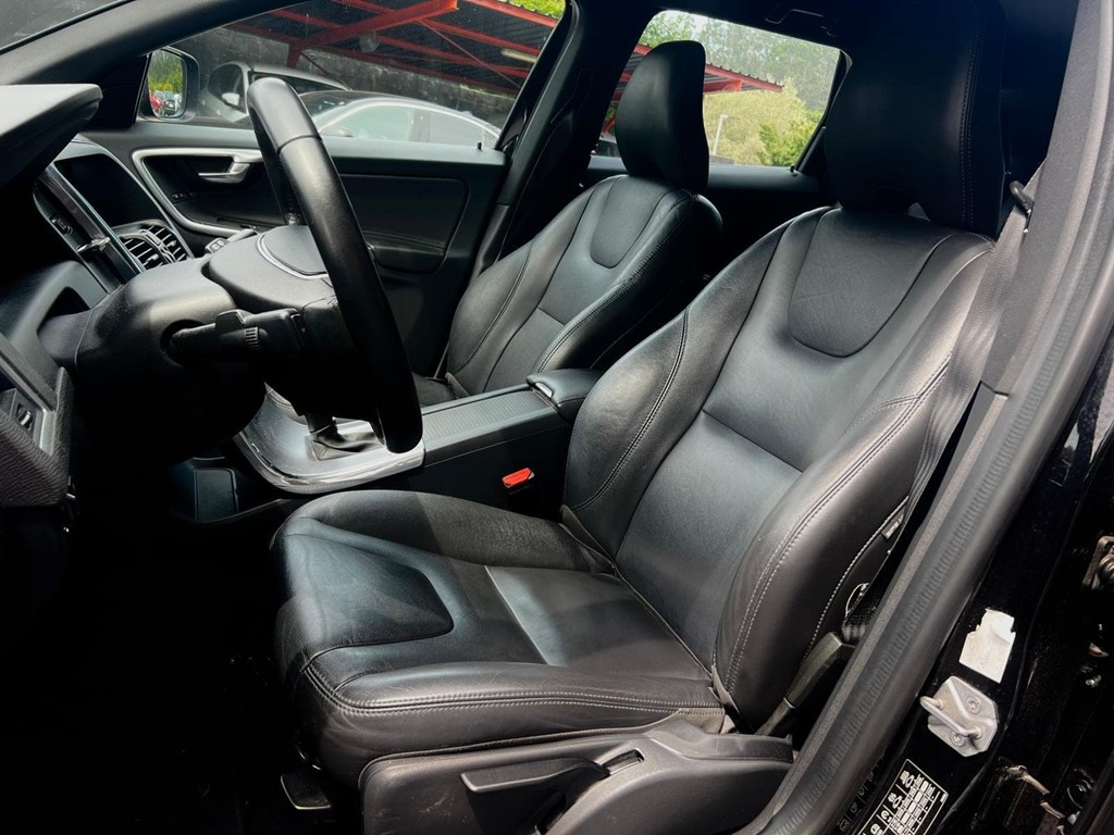 Foto 8 VOLVO XC60 2.0 D4 MOMENTUM
