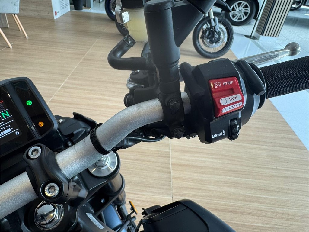 Foto 9 YAHA MT-09 35KW 