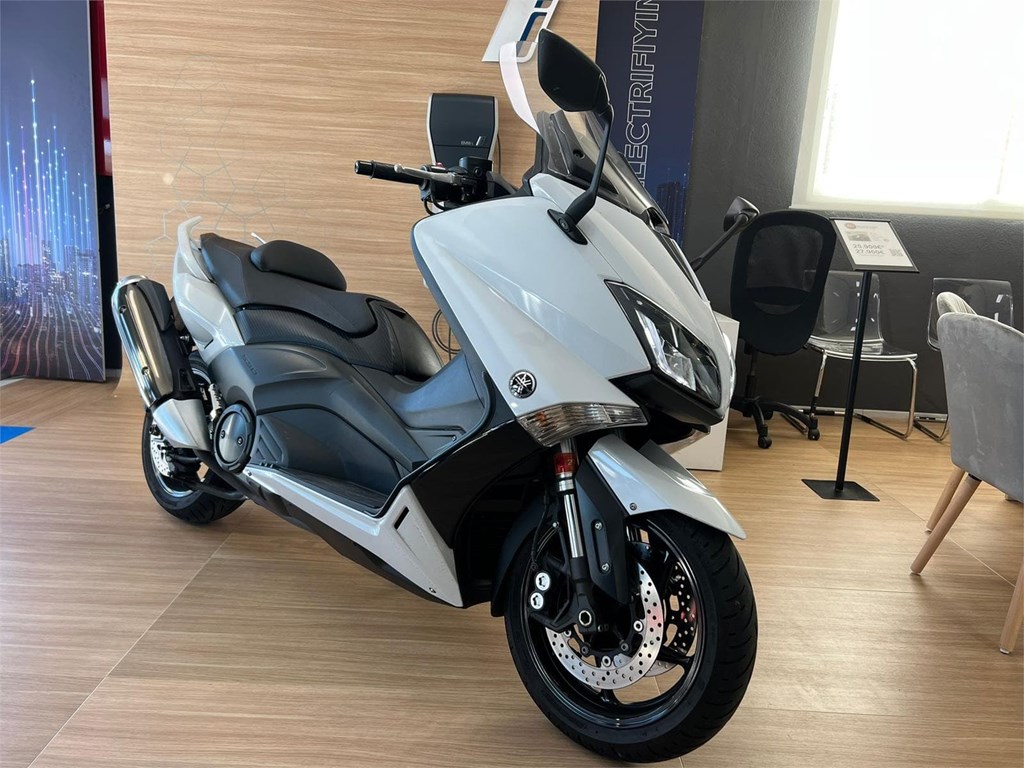 Foto 2 YAMAHA T-MAX 530