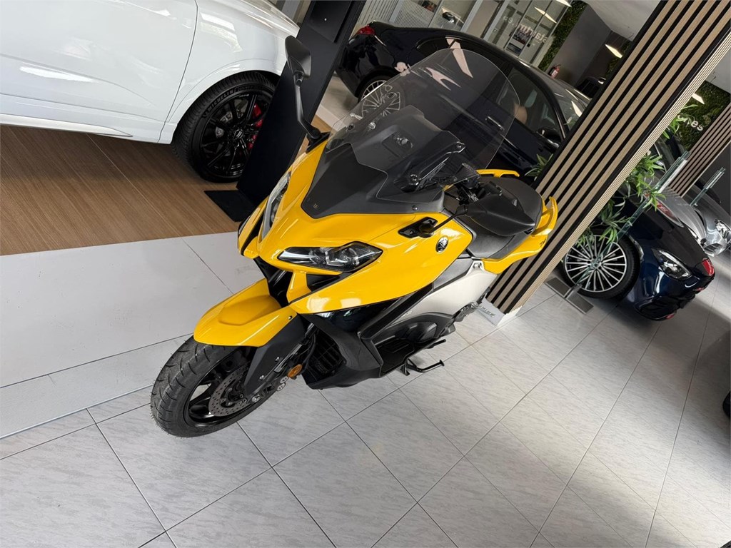 Foto 2 YAMAHA T-MAX 560