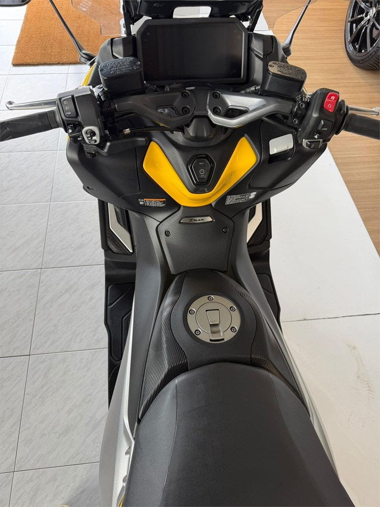 Foto 3 YAMAHA T-MAX 560
